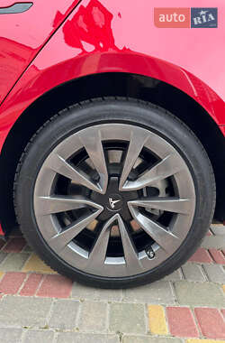 Седан Tesla Model 3 2022 в 