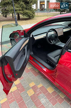 Седан Tesla Model 3 2022 в 