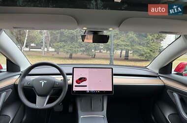 Седан Tesla Model 3 2022 в 