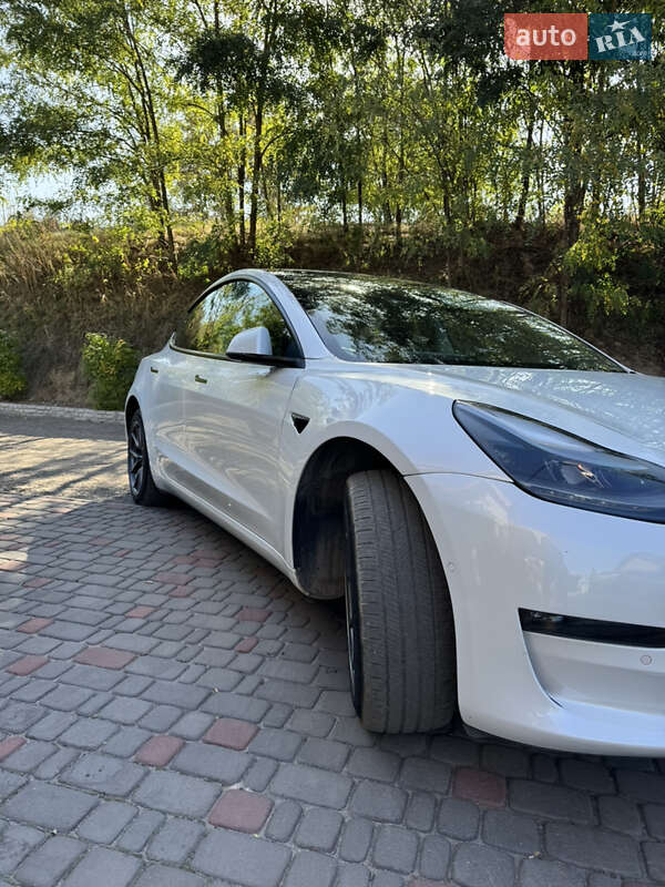 Седан Tesla Model 3 2021 в Кам'янському