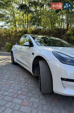 Седан Tesla Model 3 2021 в 