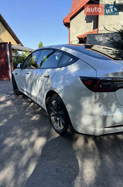 Седан Tesla Model 3 2021 в 