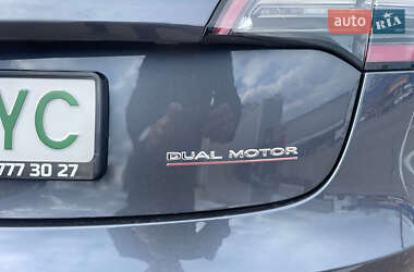 Седан Tesla Model 3 2019 в 