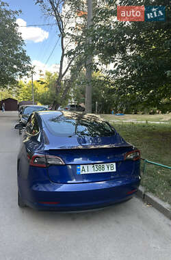 Седан Tesla Model 3 2020 в 