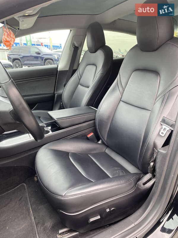 Седан Tesla Model 3 2018 в Києві