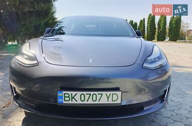 Седан Tesla Model 3 2019 в 
