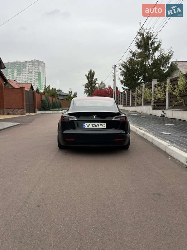 Седан Tesla Model 3 2018 в Киеве