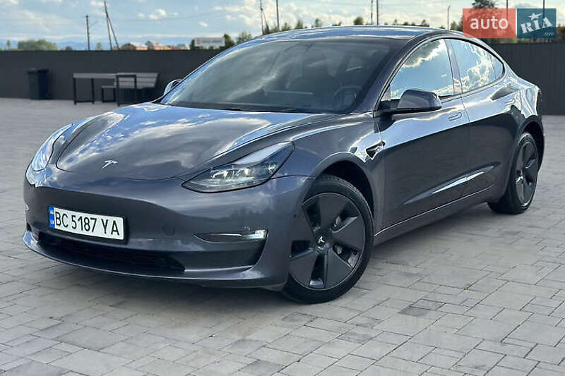 Седан Tesla Model 3 2021 в 