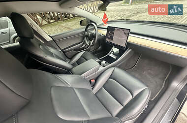 Седан Tesla Model 3 2020 в 