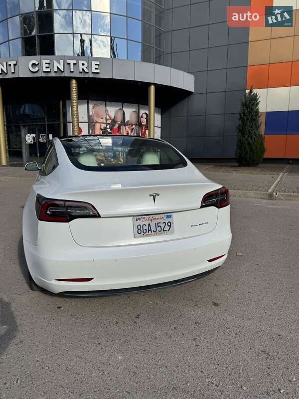 Седан Tesla Model 3 2021 в Кривом Роге