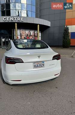 Седан Tesla Model 3 2021 в 