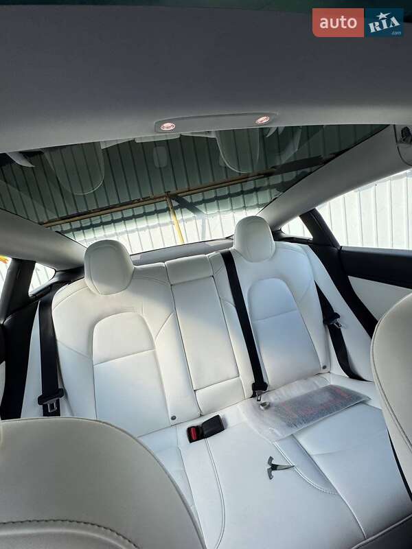Седан Tesla Model 3 2021 в Кривом Роге