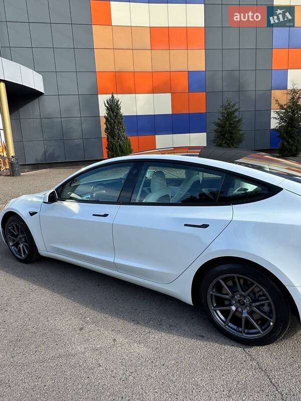 Седан Tesla Model 3 2021 в Кривом Роге