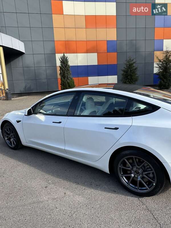 Седан Tesla Model 3 2021 в Кривом Роге