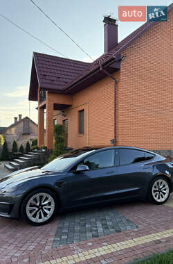 Седан Tesla Model 3 2021 в 