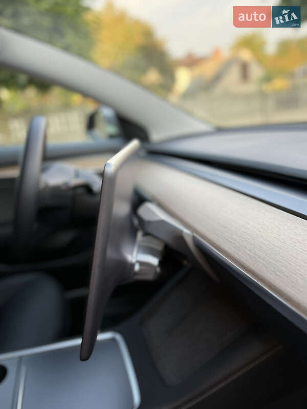 Седан Tesla Model 3 2021 в Луцьку