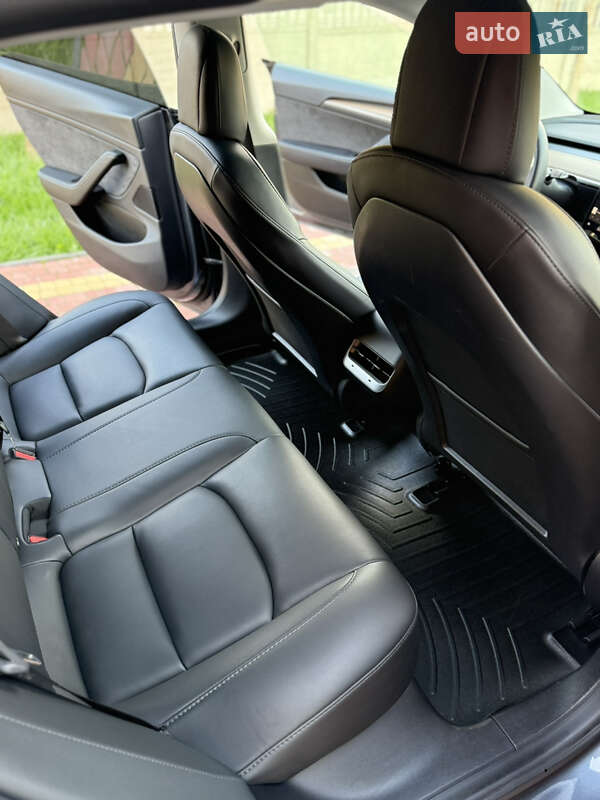 Седан Tesla Model 3 2021 в Луцьку