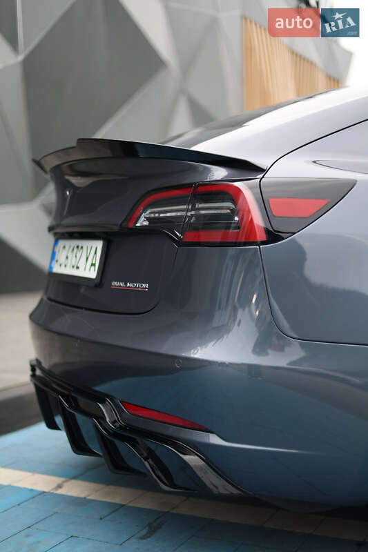 Седан Tesla Model 3 2021 в Луцьку