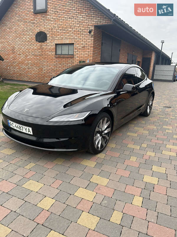 Tesla Model 3 2024