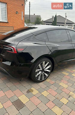 Седан Tesla Model 3 2024 в 