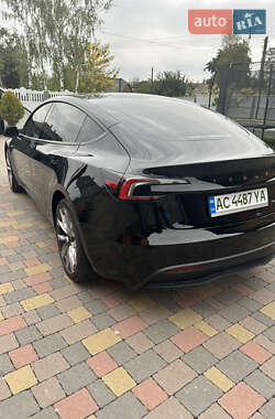 Седан Tesla Model 3 2024 в 