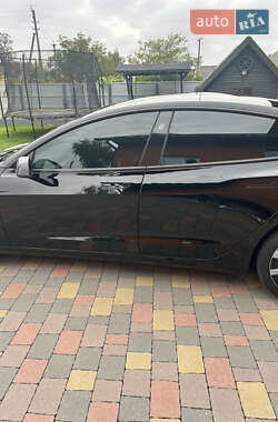 Седан Tesla Model 3 2024 в 