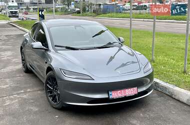 Седан Tesla Model 3 2024 в 
