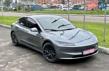 Седан Tesla Model 3 2024 в 