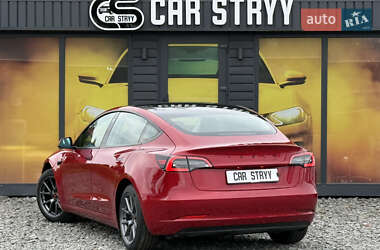 Седан Tesla Model 3 2022 в 