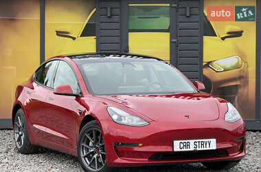 Седан Tesla Model 3 2022 в 