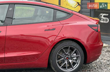 Седан Tesla Model 3 2022 в 