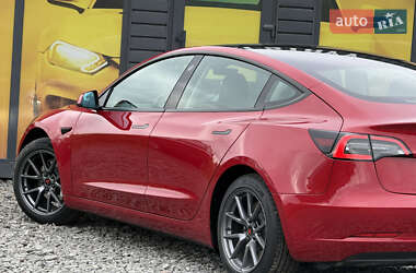 Седан Tesla Model 3 2022 в 