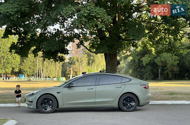 Седан Tesla Model 3 2022 в 