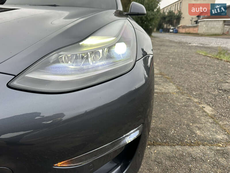 Седан Tesla Model 3 2022 в Мукачевому