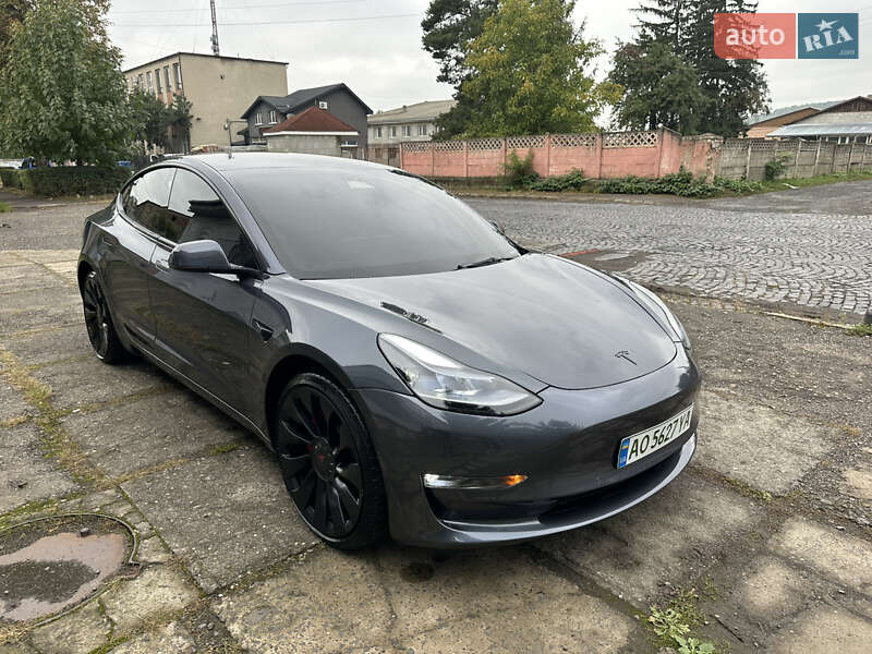 Седан Tesla Model 3 2022 в Мукачевому