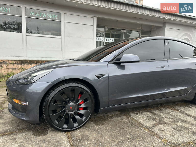 Седан Tesla Model 3 2022 в Мукачевому