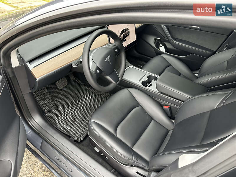 Седан Tesla Model 3 2022 в Мукачевому