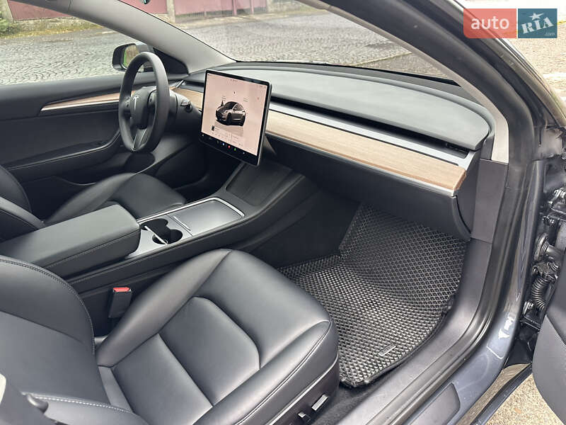 Седан Tesla Model 3 2022 в Мукачевому