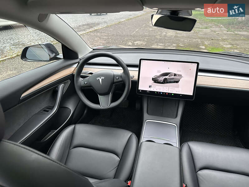 Седан Tesla Model 3 2022 в Мукачевому