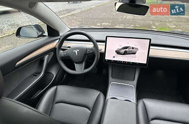 Седан Tesla Model 3 2022 в 