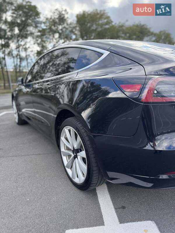 Седан Tesla Model 3 2018 в Дніпрі
