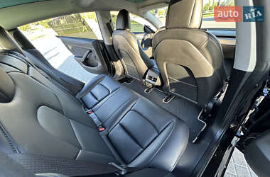 Седан Tesla Model 3 2021 в 
