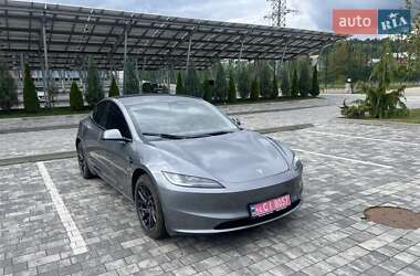 Седан Tesla Model 3 2024 в 