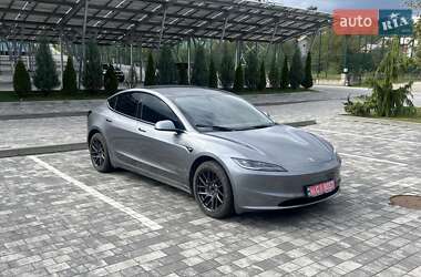 Седан Tesla Model 3 2024 в 