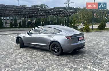 Седан Tesla Model 3 2024 в 