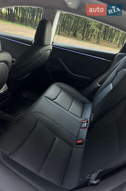 Седан Tesla Model 3 2024 в 