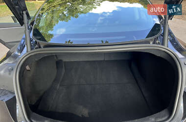 Седан Tesla Model 3 2024 в 