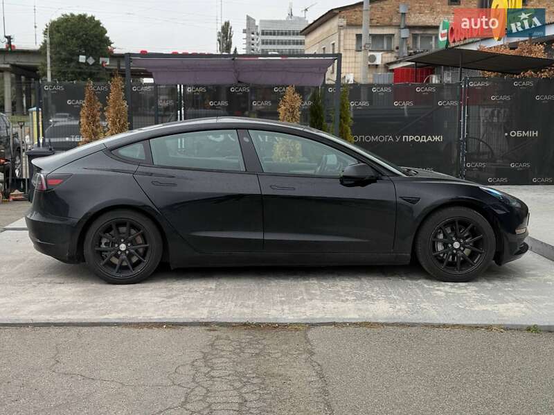Седан Tesla Model 3 2021 в Киеве