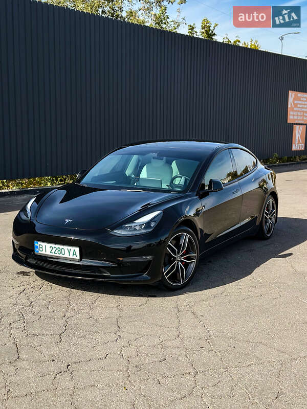 Седан Tesla Model 3 2021 в Полтаве