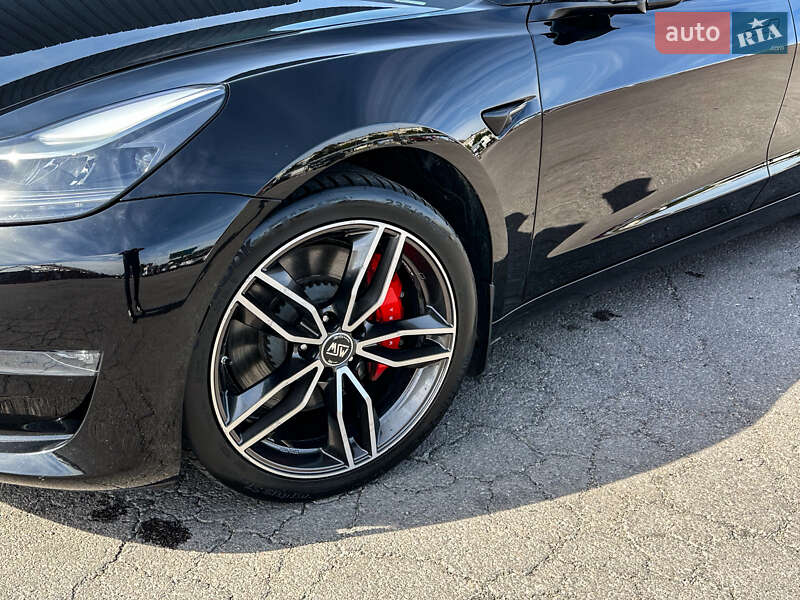 Седан Tesla Model 3 2021 в Полтаве
